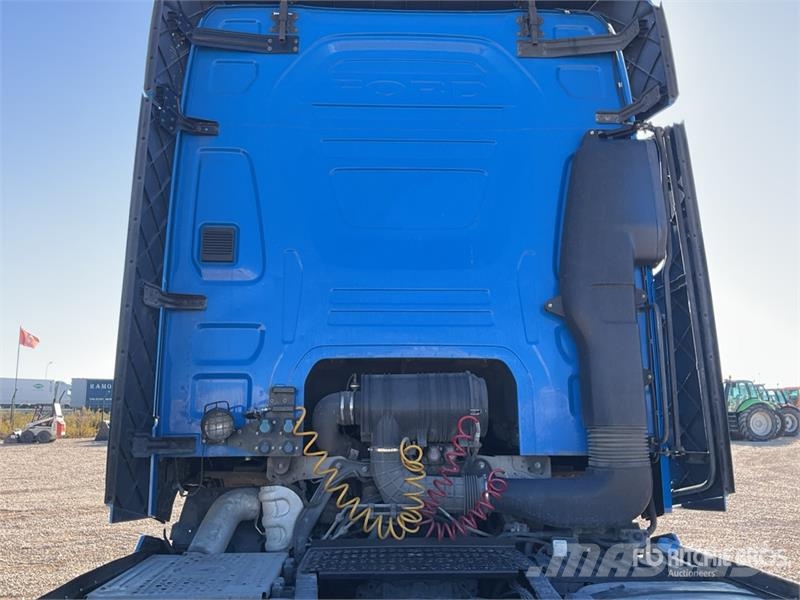 Ford F-MAX 500 4x2 S/A Sleeper Truck Tractor Sadulveokid