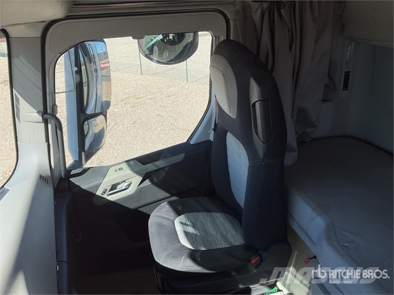 Ford F-MAX 500 4x2 S/A Sleeper Truck Tractor Sadulveokid