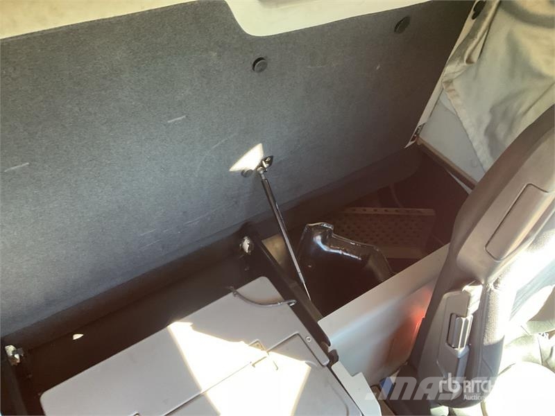 Ford F-MAX 500 4x2 S/A Sleeper Truck Tractor Sadulveokid