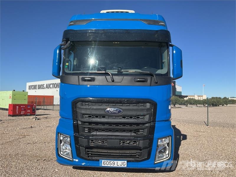 Ford F-MAX 500 4x2 S/A Sleeper Truck Tractor Sadulveokid