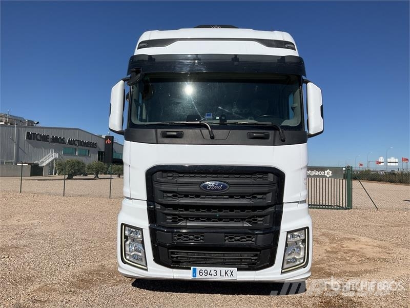Ford F-MAX 500 4x2 S/A Sleeper Truck Tractor Naudoti vilkikai