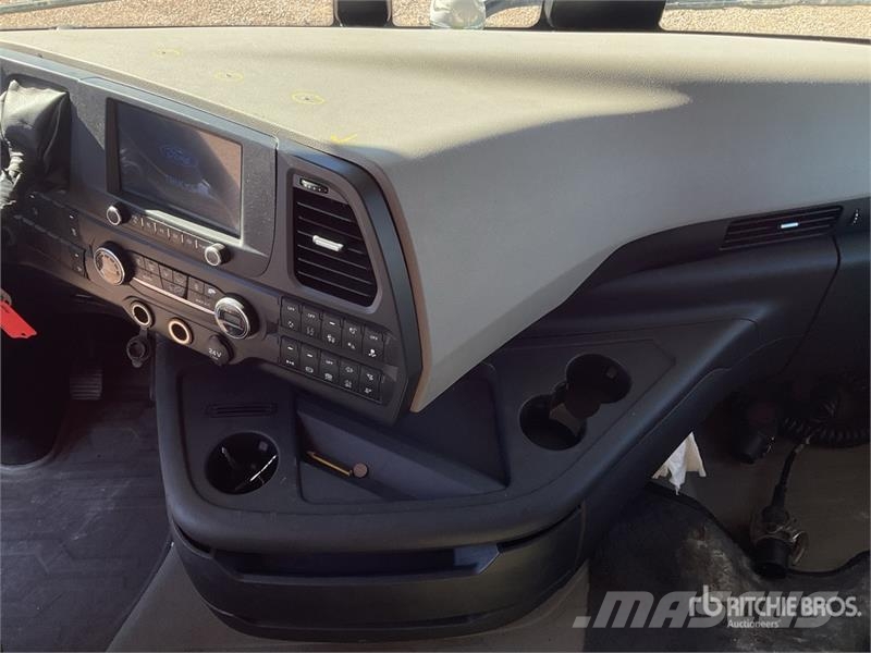 Ford F-MAX 500 4x2 S/A Sleeper Truck Tractor Sadulveokid