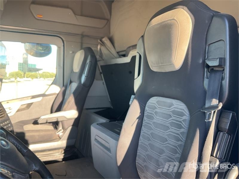 Ford F-MAX 500 4x2 S/A Sleeper Truck Tractor Sadulveokid