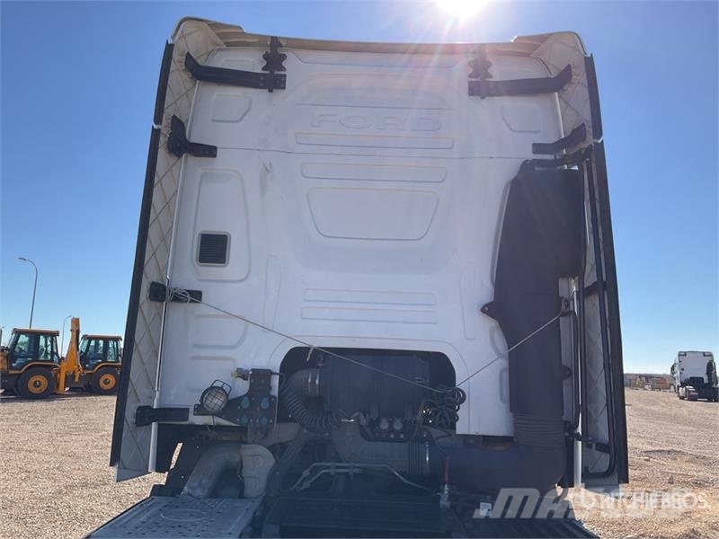 Ford F-MAX 500 4x2 S/A Sleeper Truck Tractor Naudoti vilkikai