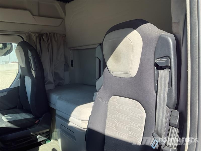 Ford F-MAX 500 4x2 S/A Sleeper Truck Tractor Sadulveokid