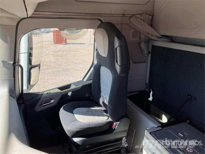 Ford F-MAX 500 4x2 S/A Sleeper Truck Tractor Naudoti vilkikai