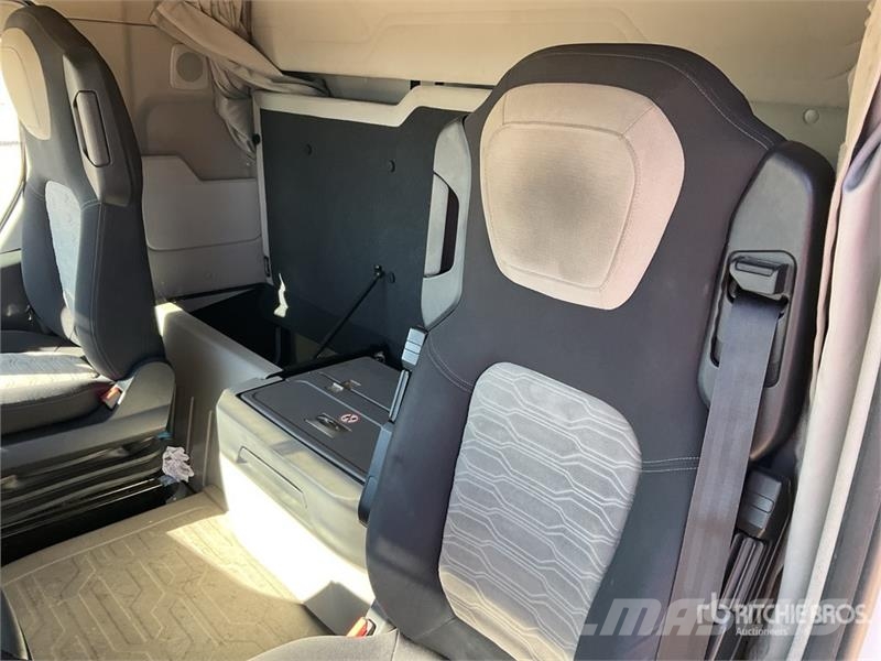 Ford F-MAX 500 4x2 S/A Sleeper Truck Tractor Naudoti vilkikai