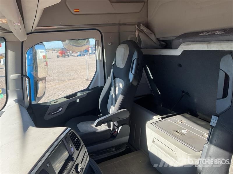Ford F-MAX 500 4x2 S/A Sleeper Truck Tractor Sadulveokid