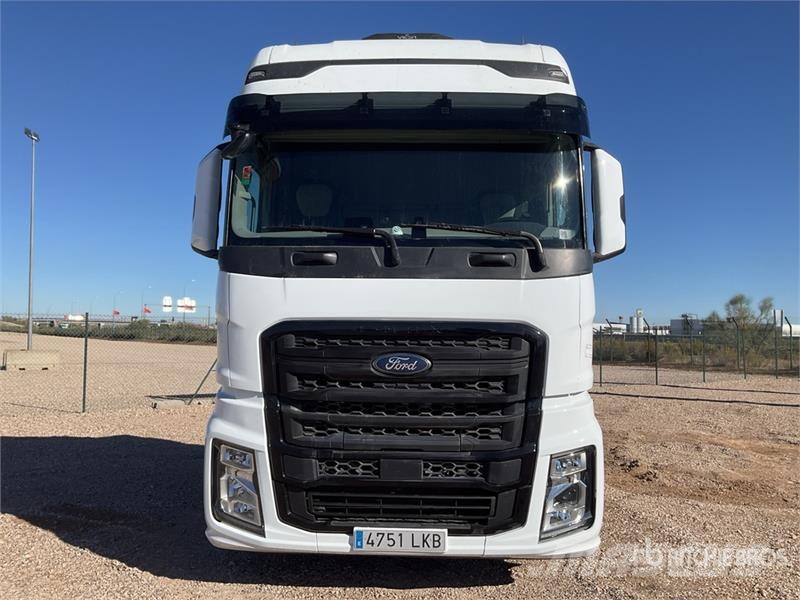 Ford F-MAX 500 4x2 S/A Sleeper Truck Tractor Sadulveokid