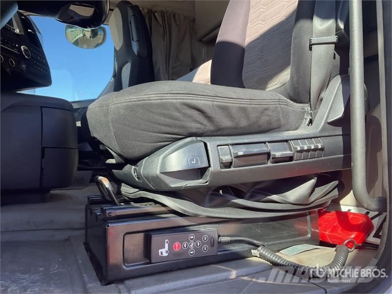 Ford F-MAX 500 4x2 S/A Sleeper Truck Tractor Sadulveokid