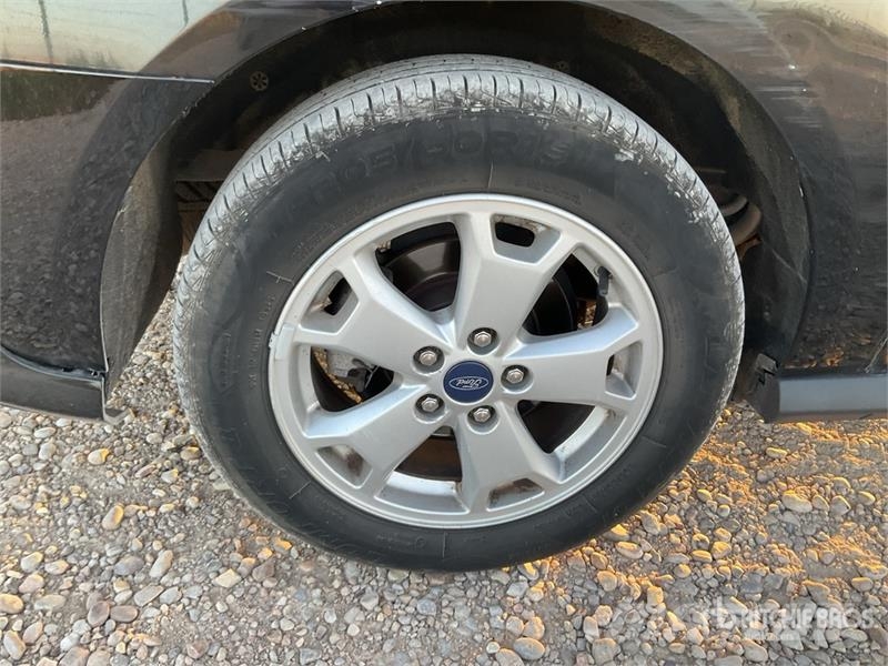 Ford Tourneo Connect 7 Passenger Van شاحنة مقفلة