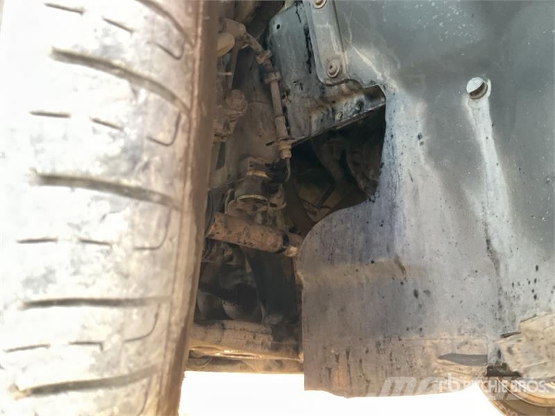 Ford Tourneo Connect 7 Passenger Van شاحنة مقفلة