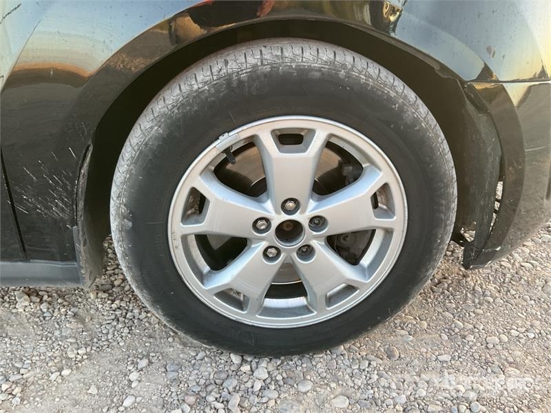 Ford Tourneo Connect 7 Passenger Van شاحنة مقفلة