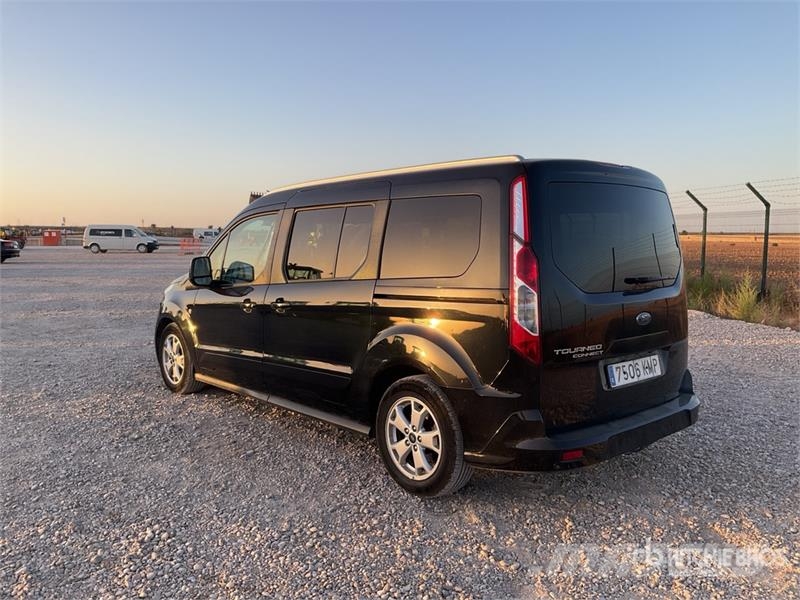 Ford Tourneo Connect 7 Passenger Van شاحنة مقفلة