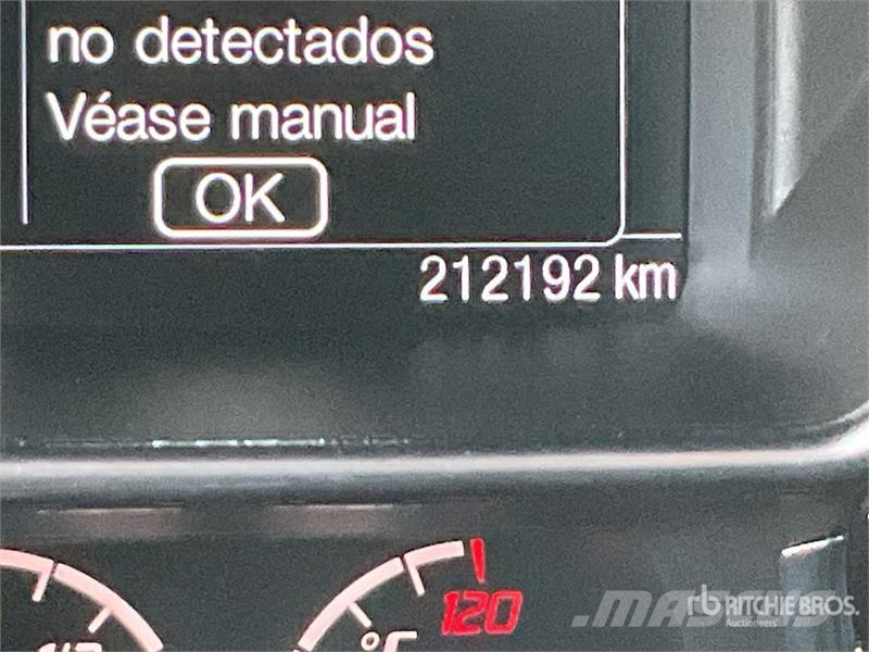 Ford Tourneo Connect 7 Passenger Van شاحنة مقفلة