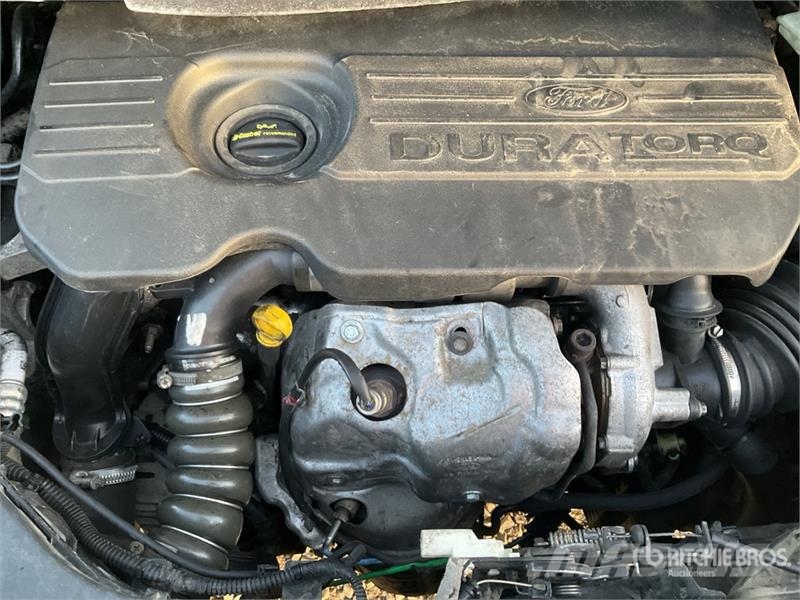 Ford Tourneo Connect 7 Passenger Van شاحنة مقفلة