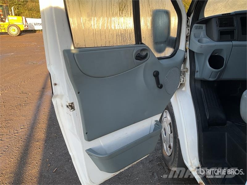 Ford Transit 4x2 Crane Truck with 2007 Versalift ET 30 Kranbil