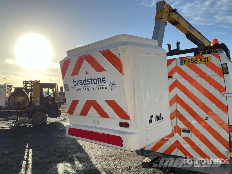 Ford Transit 4x2 Crane Truck with 2007 Versalift ET 30 Kranbil