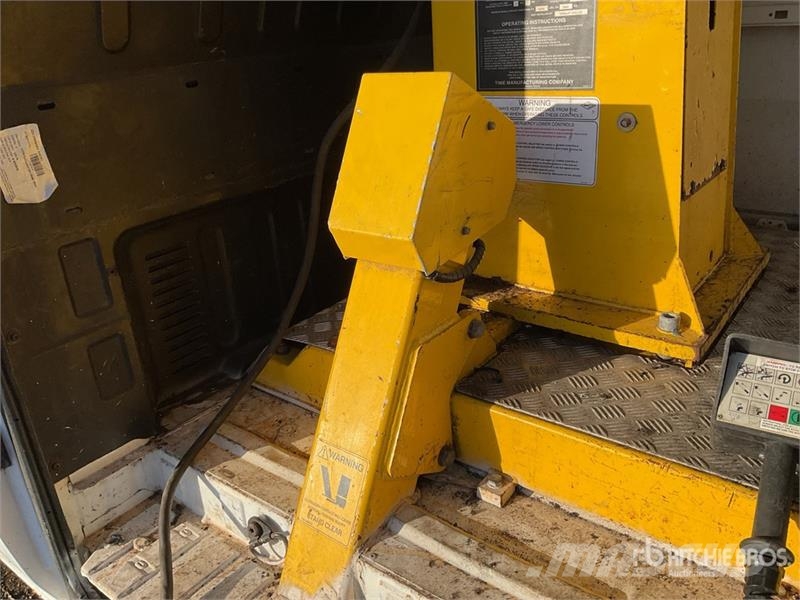 Ford Transit 4x2 Crane Truck with 2007 Versalift ET 30 Kranbil