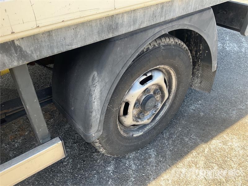 Ford Transit 4x2 Crew Cab Flatbed Truck Flakbilar