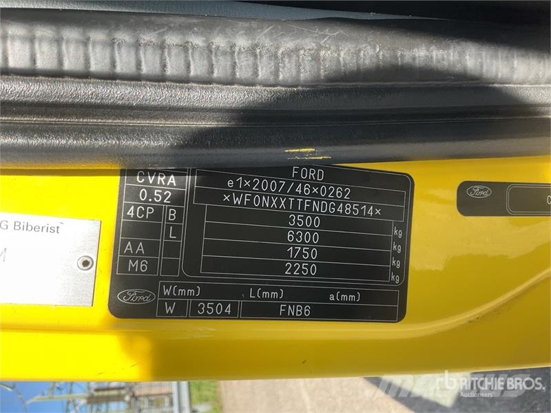 Ford Transit 4x2 Crew Cab Flatbed Truck Flakbilar