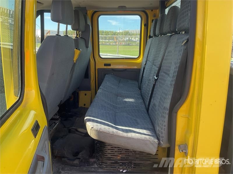 Ford Transit 4x2 Crew Cab Flatbed Truck Flakbilar