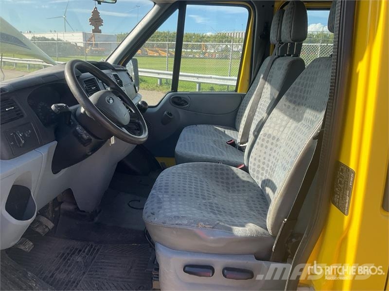 Ford Transit 4x2 Crew Cab Flatbed Truck Flakbilar