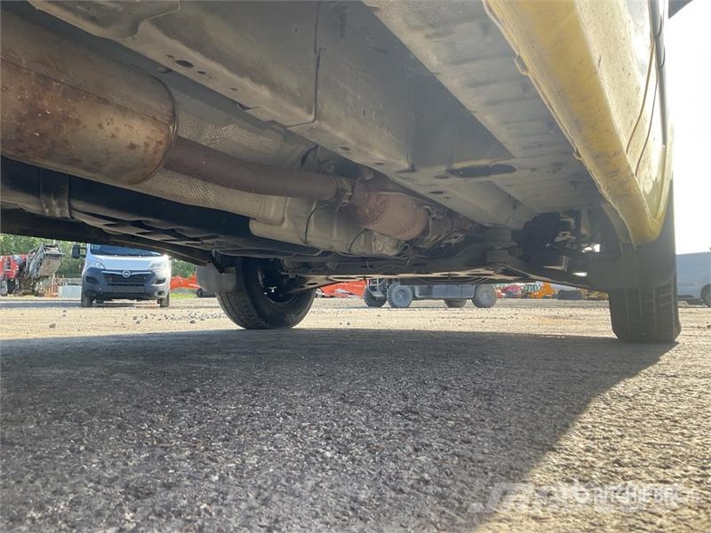 Ford Transit 4x2 Crew Cab Flatbed Truck Flakbilar