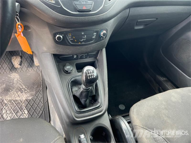 Ford Transit Courier Cargo Van Varevogne