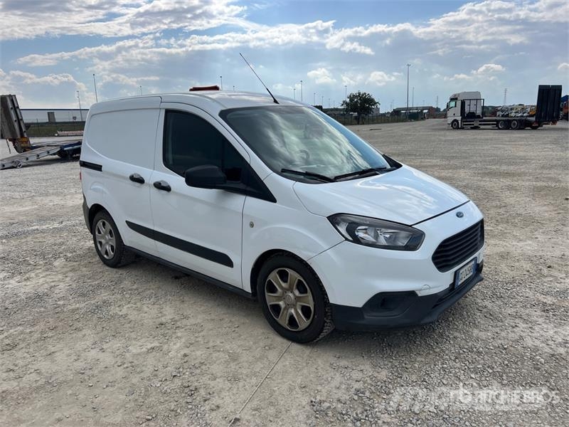 Ford Transit Courier Cargo Van Varevogne