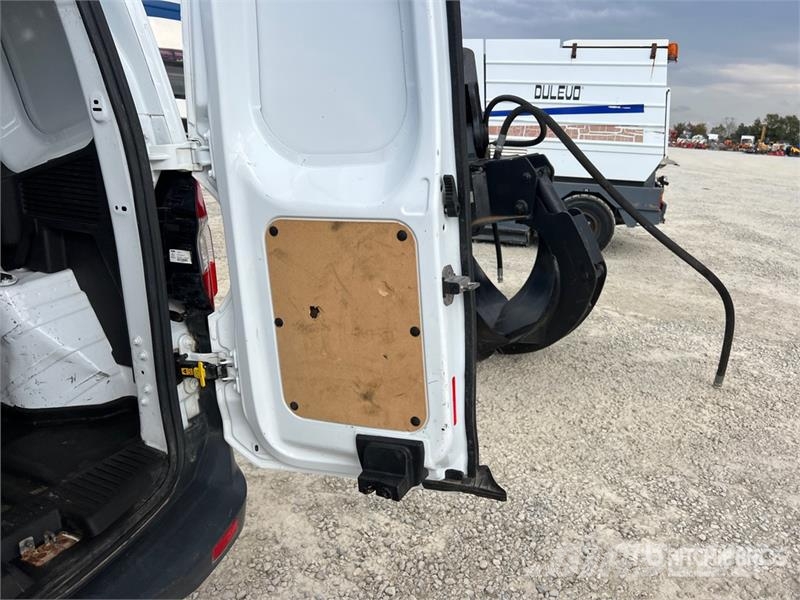 Ford Transit Courier Cargo Van Varevogne