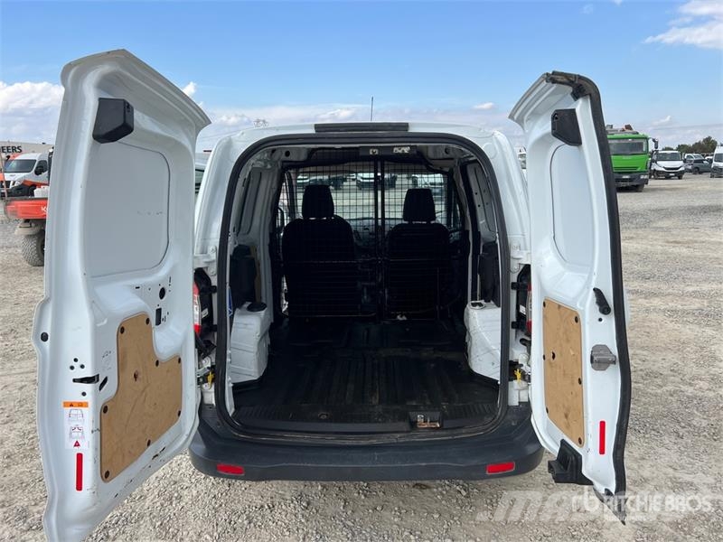 Ford Transit Courier Cargo Van Varevogne