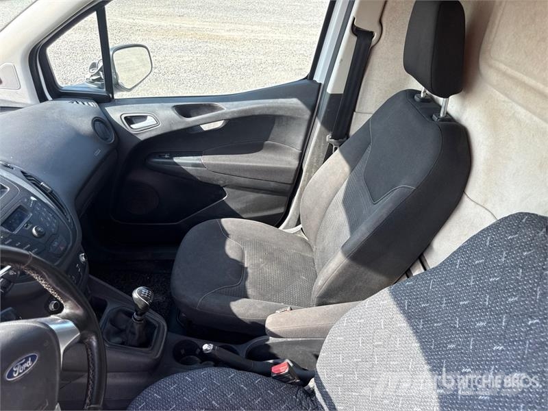 Ford Transit Courier Cargo Van Varevogne