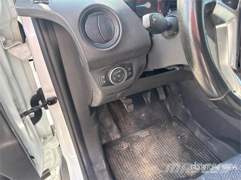 Ford Transit Courier Cargo Van Varevogne