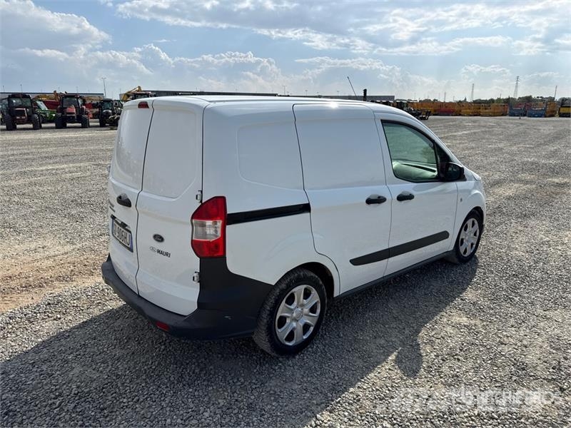 Ford Transit Courier Cargo Van Varevogne