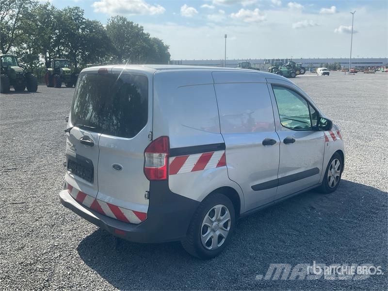 Ford Transit Courier Cargo Van Κλούβες με συρόμενες πόρτες