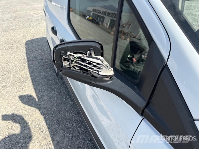 Ford Transit Courier Cargo Van Varevogne