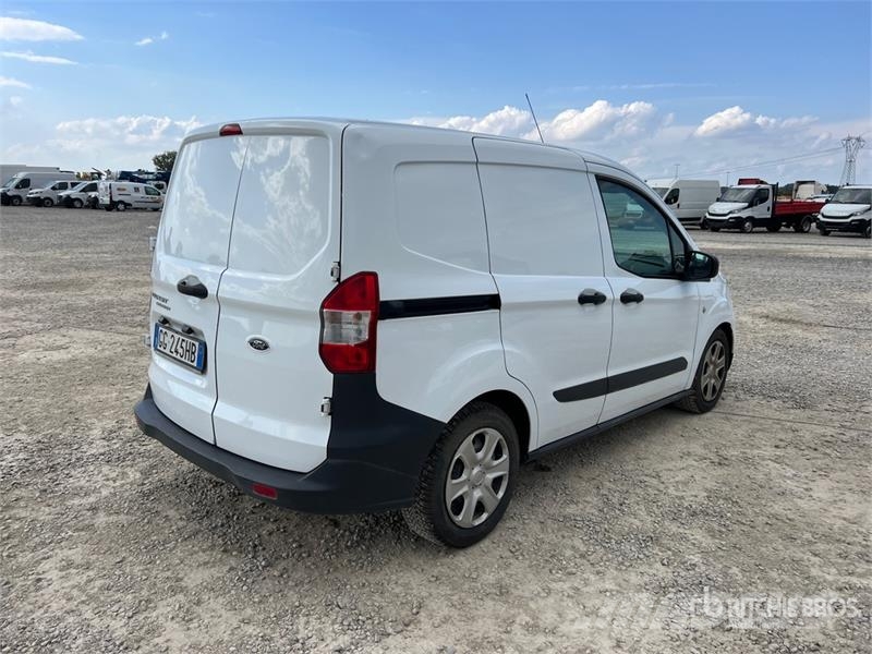 Ford Transit Courier Cargo Van Varevogne