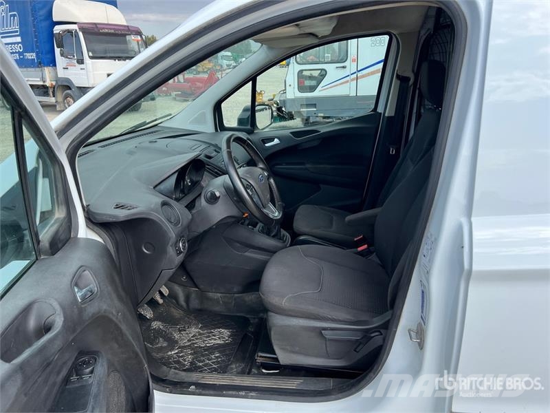 Ford Transit Courier Cargo Van Varevogne