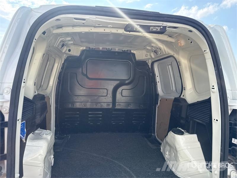 Ford Transit Courier Cargo Van Varevogne