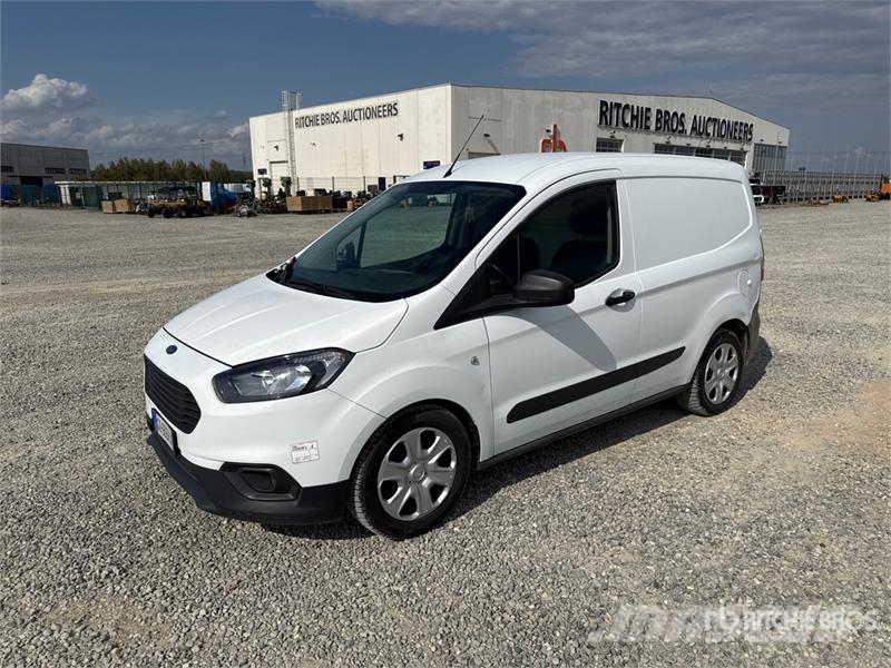 Ford Transit Courier Cargo Van Varevogne