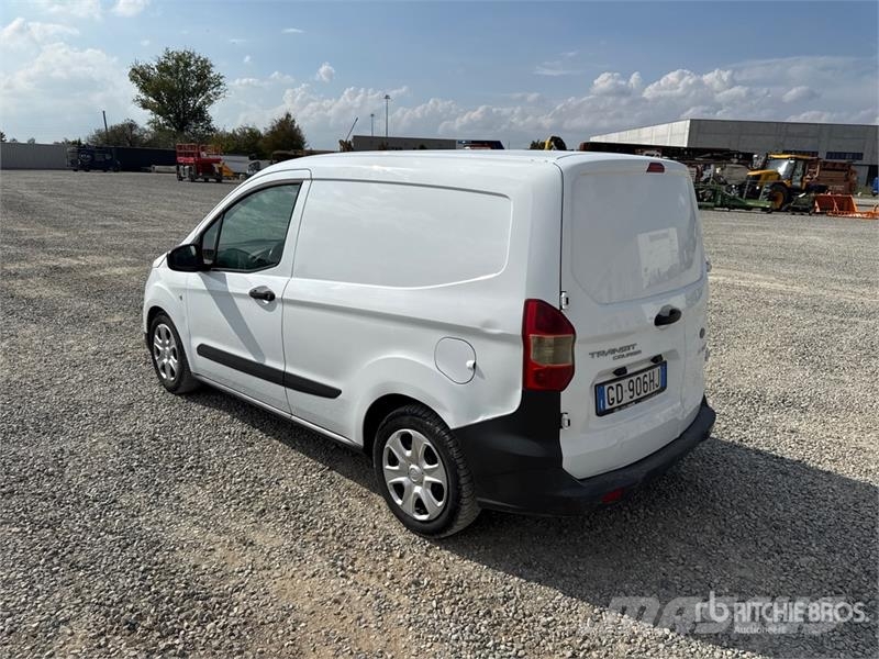 Ford Transit Courier Cargo Van Varevogne