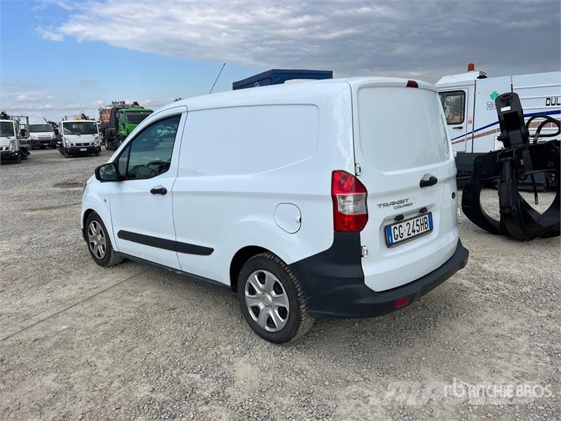 Ford Transit Courier Cargo Van Varevogne