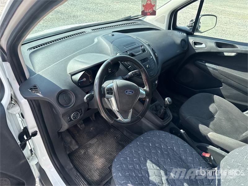 Ford Transit Courier Cargo Van Varevogne