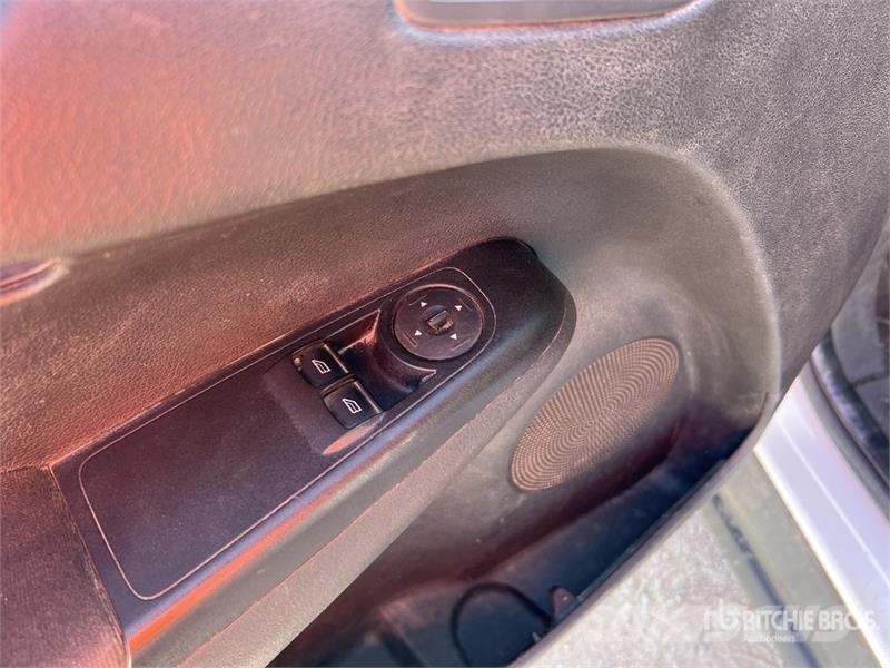 Ford Transit Courier Vehicule Utilitaire Cargo Van Transporterek