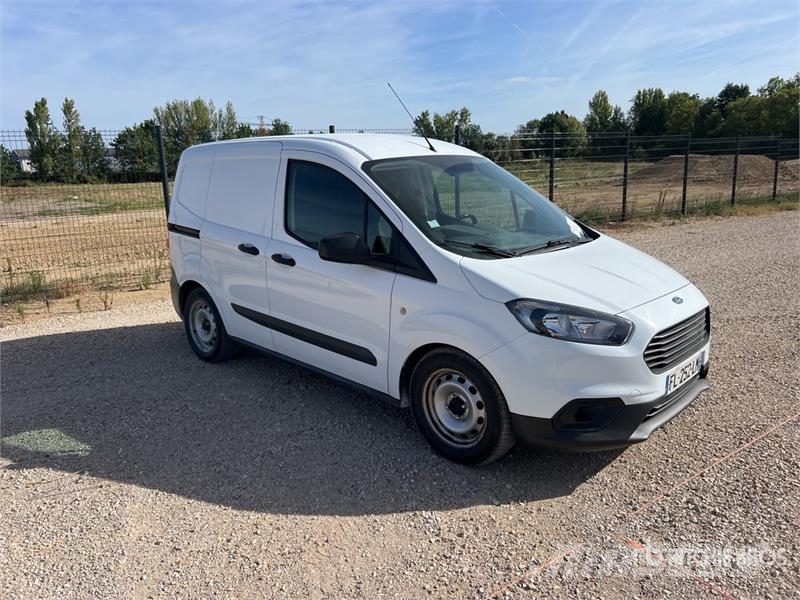 Ford Transit Courier Vehicule Utilitaire Cargo Van Transporterek