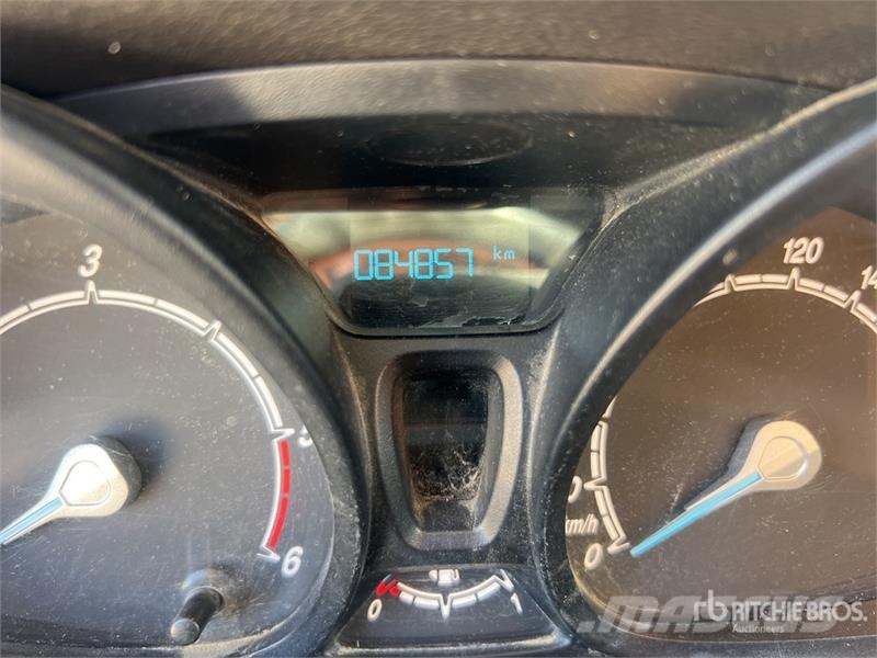 Ford Transit Courier Vehicule Utilitaire Cargo Van Transporterek