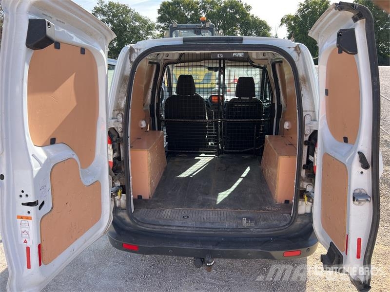 Ford Transit Courier Vehicule Utilitaire Cargo Van Transporterek