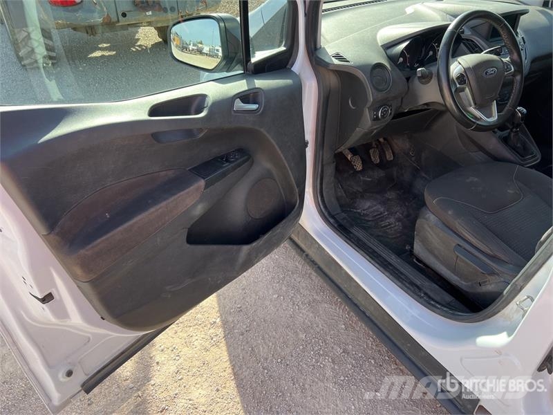 Ford Transit Courier Vehicule Utilitaire Cargo Van Transporterek