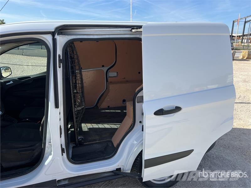 Ford Transit Courier Vehicule Utilitaire Cargo Van Transporterek